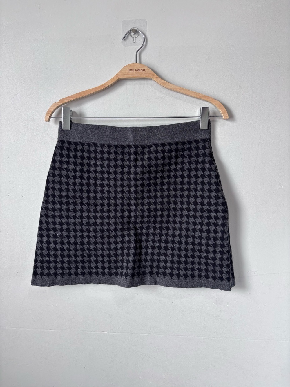 ✨3/$30✨ Forever 21 Plaid Knit Mini Skirt | Gray & Black | Size Medium